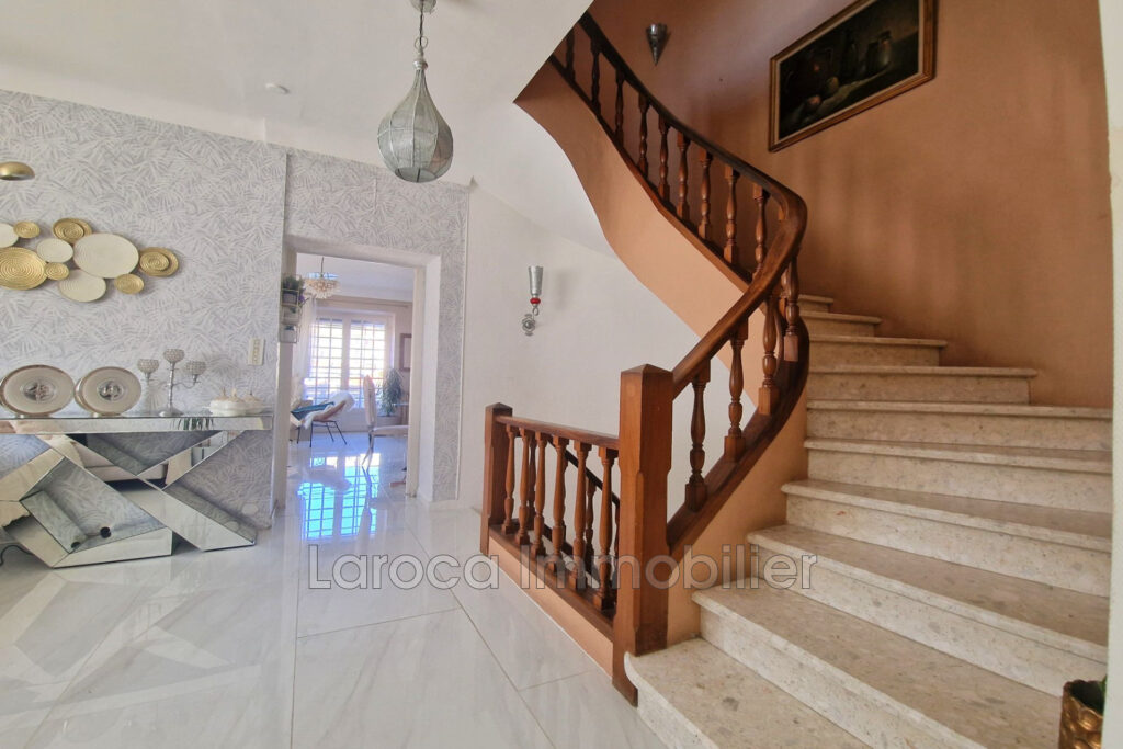 Maison de village spacieuse avec terrasses et garages ?  175 m – 6 pièces – 4 chambres – 175.00 m²