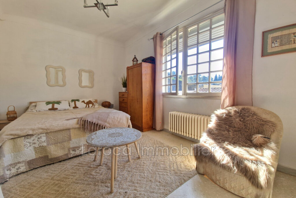 Maison de village spacieuse avec terrasses et garages ?  175 m – 6 pièces – 4 chambres – 175.00 m²
