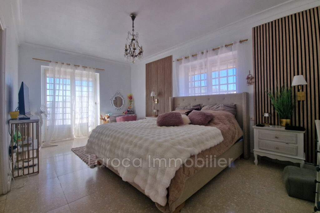 Maison de village spacieuse avec terrasses et garages ?  175 m – 6 pièces – 4 chambres – 175.00 m²