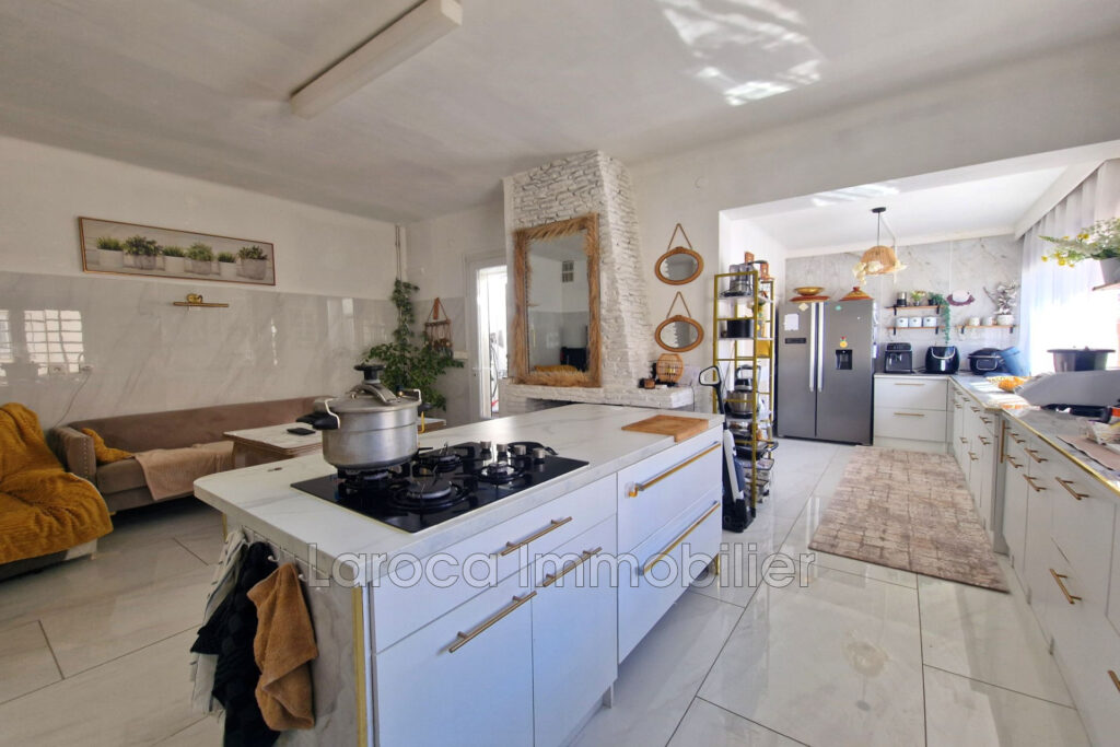 Maison de village spacieuse avec terrasses et garages ?  175 m – 6 pièces – 4 chambres – 175.00 m²