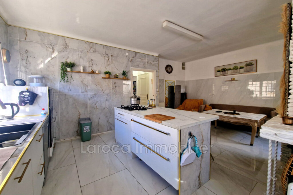 Maison de village spacieuse avec terrasses et garages ?  175 m – 6 pièces – 4 chambres – 175.00 m²