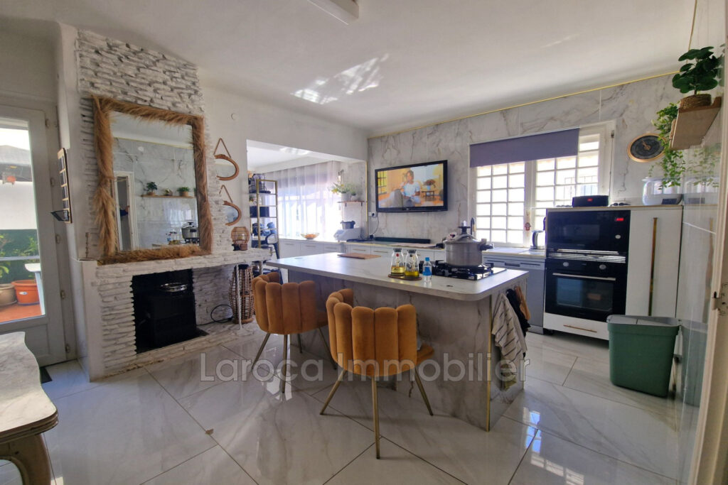 Maison de village spacieuse avec terrasses et garages ?  175 m – 6 pièces – 4 chambres – 175.00 m²