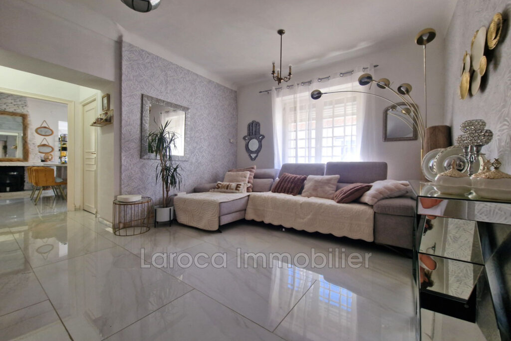 Maison de village spacieuse avec terrasses et garages ?  175 m – 6 pièces – 4 chambres – 175.00 m²