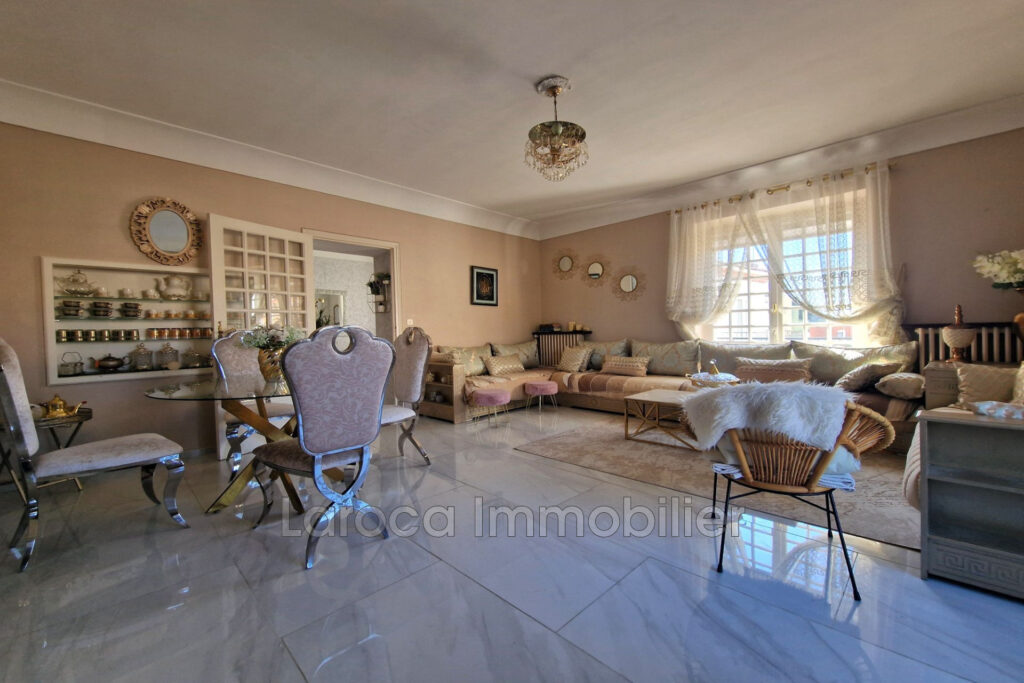 Maison de village spacieuse avec terrasses et garages ?  175 m – 6 pièces – 4 chambres – 175.00 m²