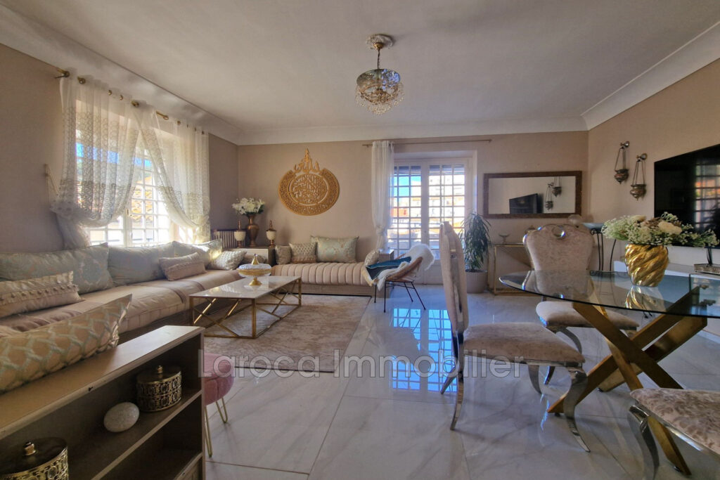 Maison de village spacieuse avec terrasses et garages ?  175 m – 6 pièces – 4 chambres – 175.00 m²