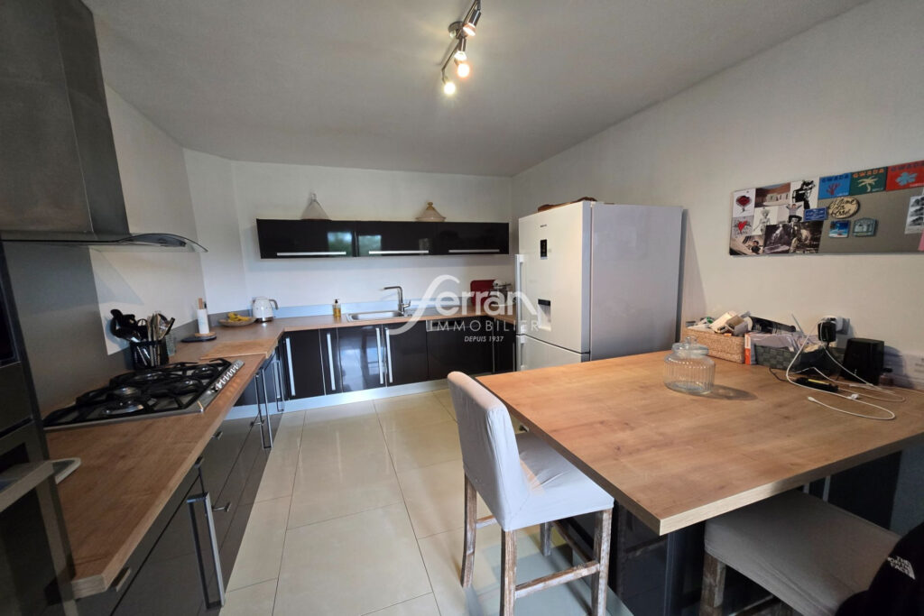 À vendre à Salernes propriété chambres d&rsquo;hôtes et gîtes avec p – 15 pièces – 11 chambres – 430.00 m²