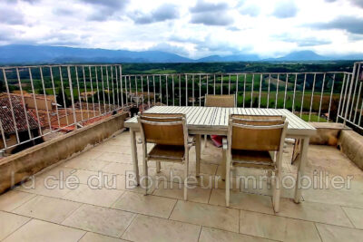 Spacieuse maison de village 147 m², terrasse, vue panoramique. – 5 pièces – 4 chambres – 147.10 m²