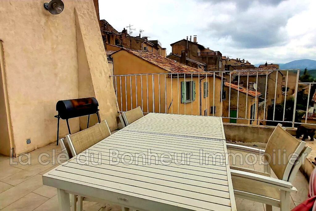 Spacieuse maison de village 147 m², terrasse, vue panoramique. – 5 pièces – 4 chambres – 147.10 m²