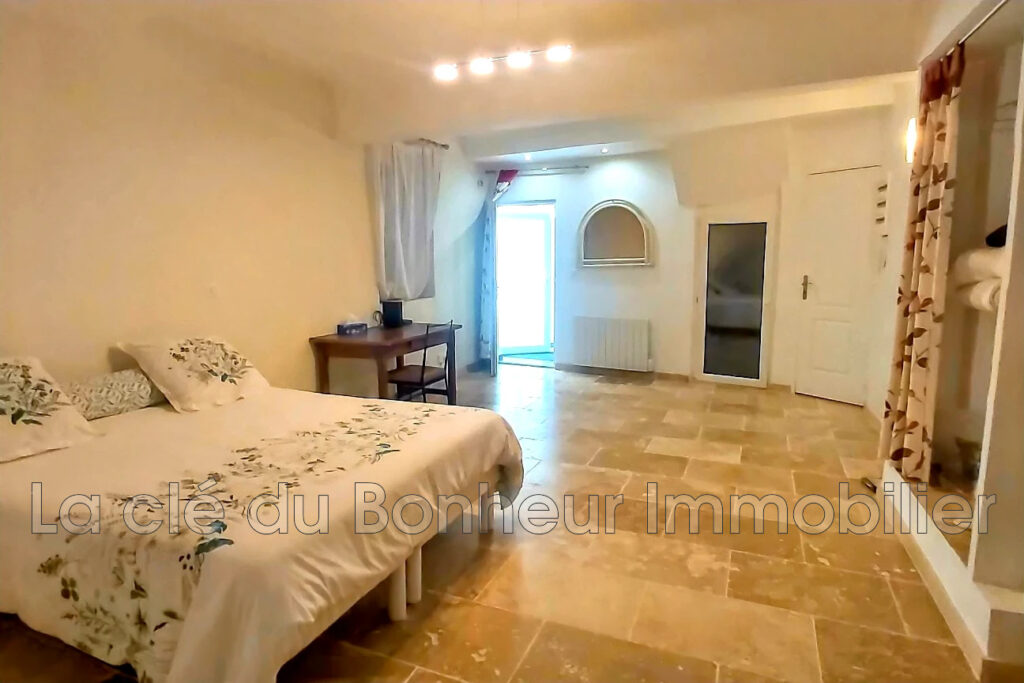 Spacieuse maison de village 147 m², terrasse, vue panoramique. – 5 pièces – 4 chambres – 147.10 m²