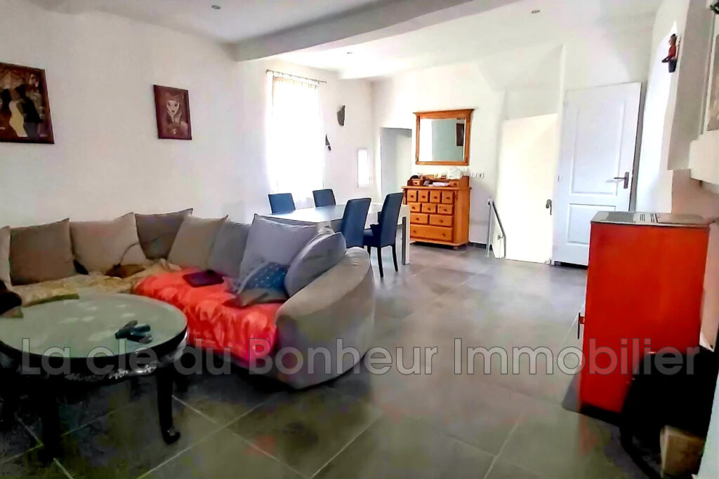 Spacieuse maison de village 147 m², terrasse, vue panoramique. – 5 pièces – 4 chambres – 147.10 m²