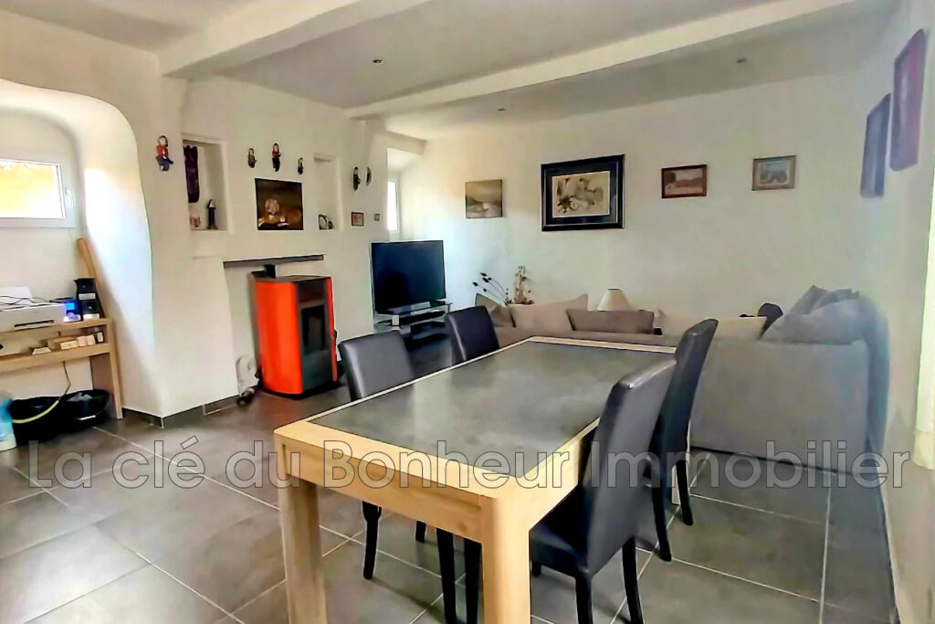 Spacieuse maison de village 147 m², terrasse, vue panoramique. – 5 pièces – 4 chambres – 147.10 m²