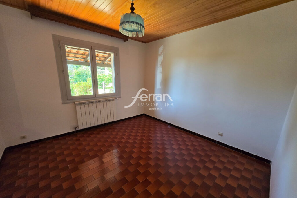 A vendre à Salernes villa 3 chambres sur un terrain de 950m² – 4 pièces – 3 chambres – 74.00 m²