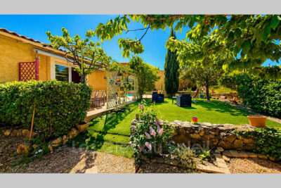 Maison de plain-pied avec piscine ? 102 m²  Maison lumineuse d – 5 pièces – 4 chambres – 102.00 m²