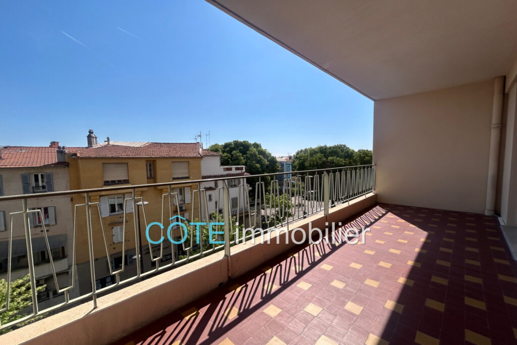 ANTIBES CENTRE VILLE 3 PIECES TERRASSE GARAGE VUE DEGAGEE – 3 pièces – 2 chambres – 71.80 m²