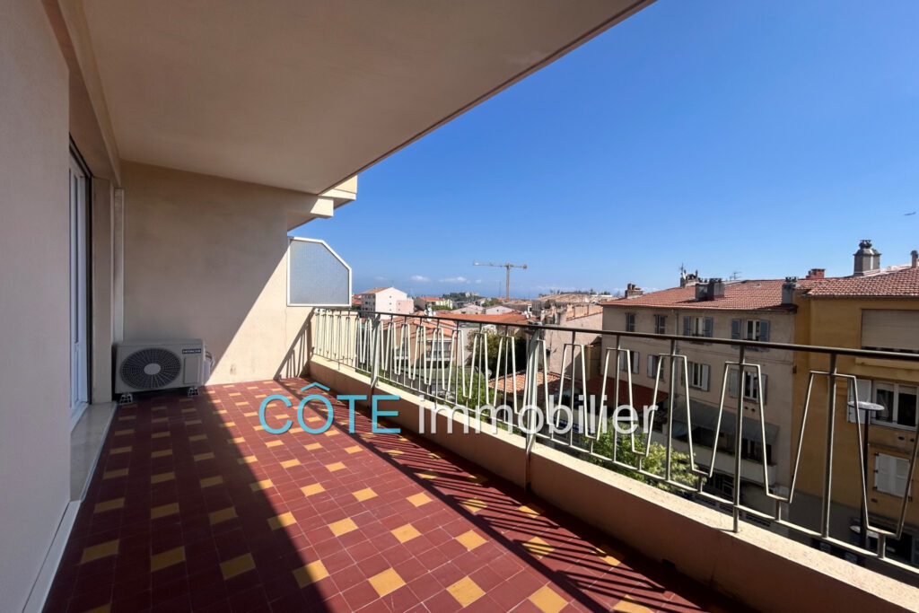 ANTIBES CENTRE VILLE 3 PIECES TERRASSE GARAGE VUE DEGAGEE – 3 pièces – 2 chambres – 71.80 m²