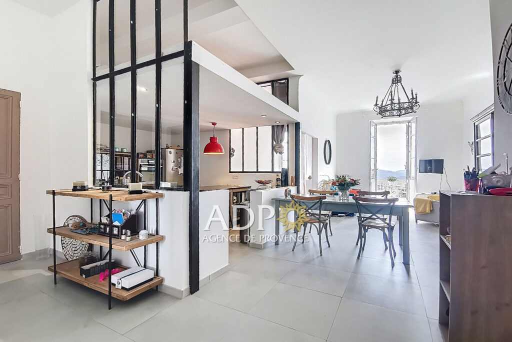 GRASSE EST ? Appartement bourgeois de 99 m² dans une résidence – 4 pièces – 3 chambres – 99.07 m²