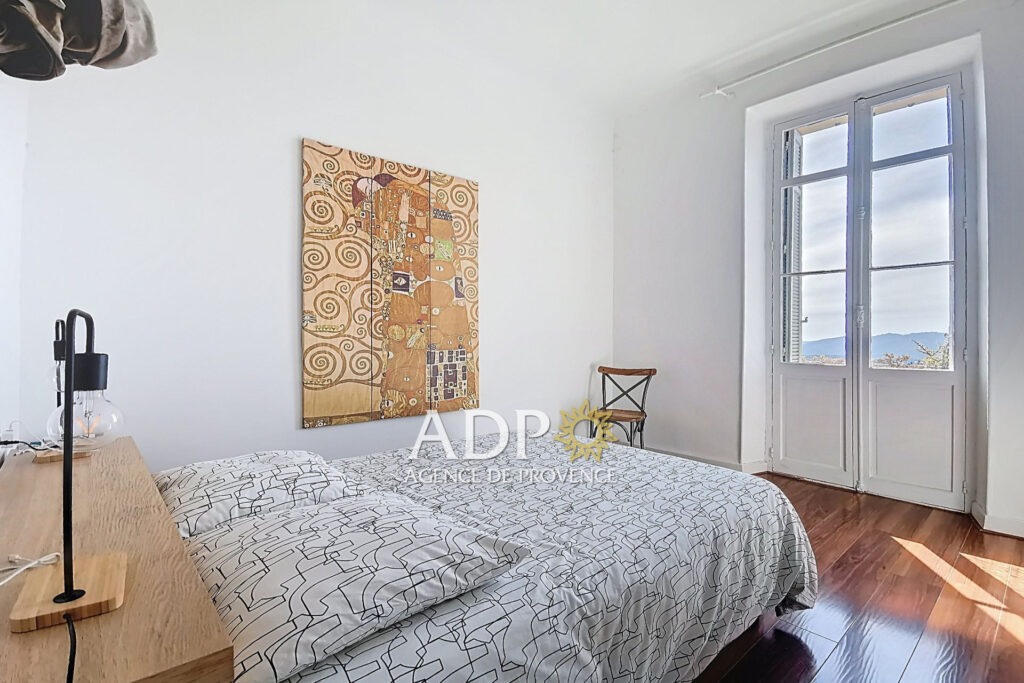 GRASSE EST ? Appartement bourgeois de 99 m² dans une résidence – 4 pièces – 3 chambres – 99.07 m²