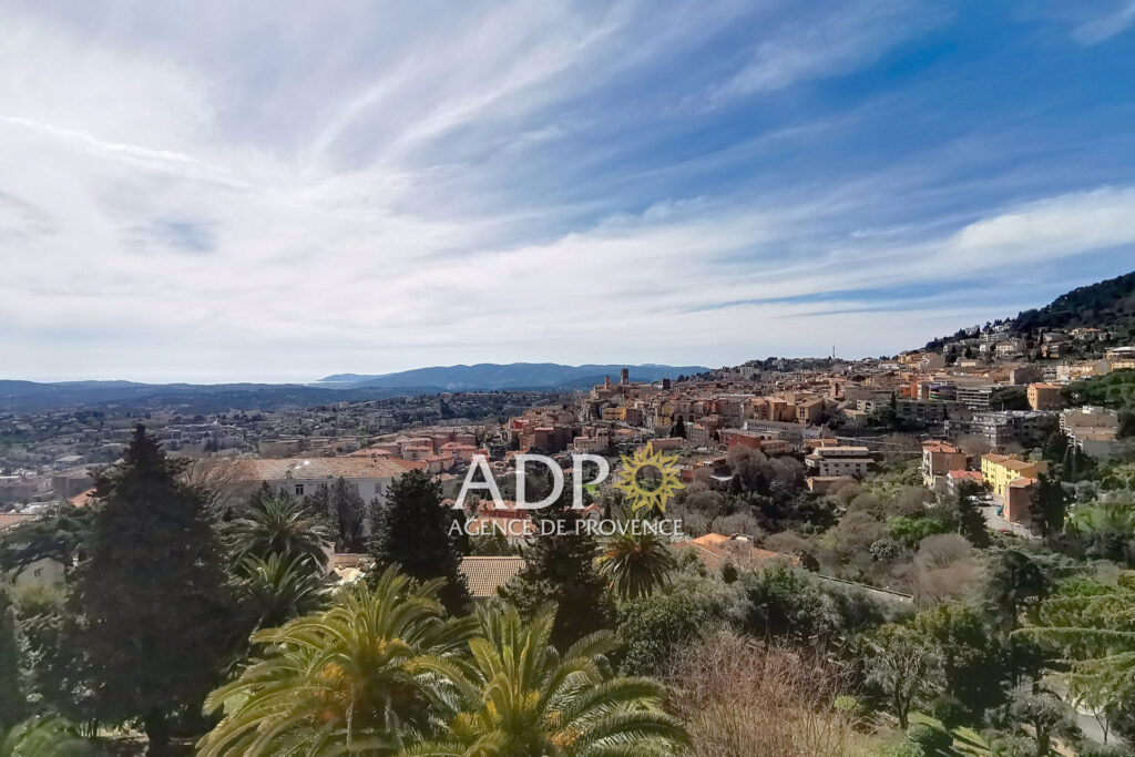 GRASSE EST ? Appartement bourgeois de 99 m² dans une résidence – 4 pièces – 3 chambres – 99.07 m²