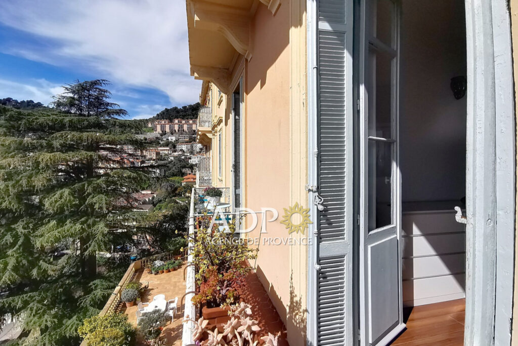 GRASSE EST ? Appartement bourgeois de 99 m² dans une résidence – 4 pièces – 3 chambres – 99.07 m²