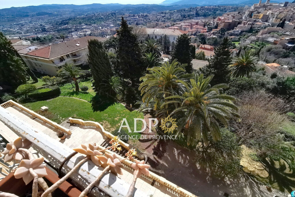 GRASSE EST ? Appartement bourgeois de 99 m² dans une résidence – 4 pièces – 3 chambres – 99.07 m²
