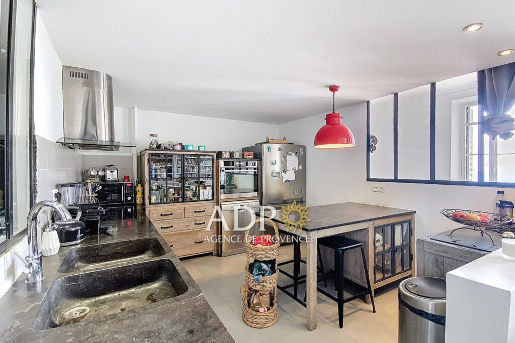 GRASSE EST ? Appartement bourgeois de 99 m² dans une résidence – 4 pièces – 3 chambres – 99.07 m²