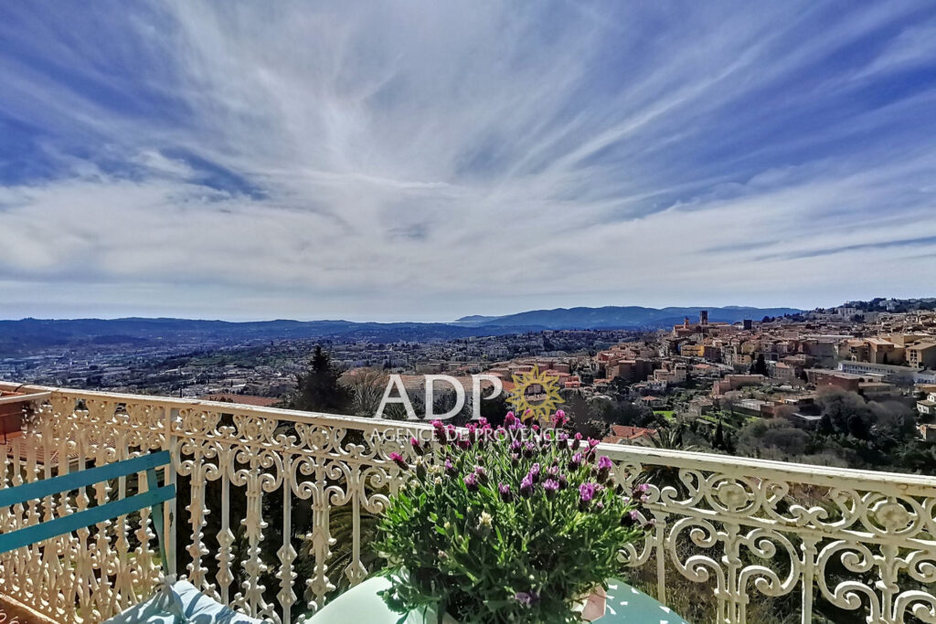 GRASSE EST ? Appartement bourgeois de 99 m² dans une résidence – 4 pièces – 3 chambres – 99.07 m²