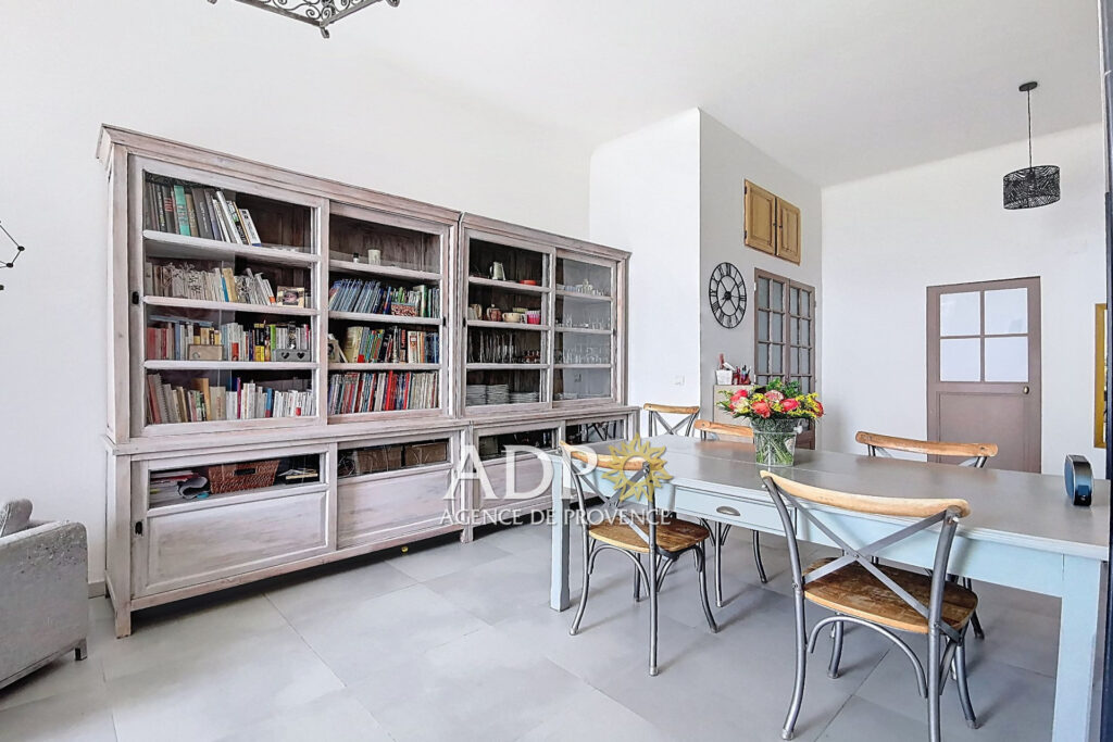 GRASSE EST ? Appartement bourgeois de 99 m² dans une résidence – 4 pièces – 3 chambres – 99.07 m²