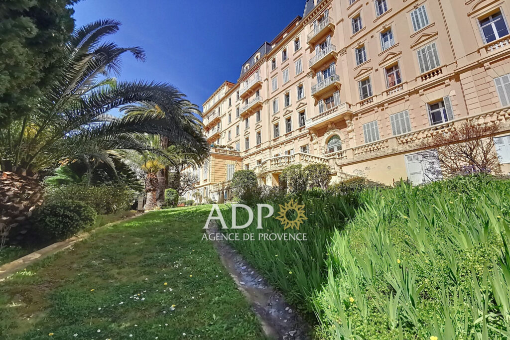 GRASSE EST ? Appartement bourgeois de 99 m² dans une résidence – 4 pièces – 3 chambres – 99.07 m²