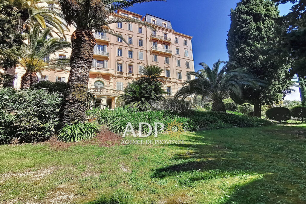 GRASSE EST ? Appartement bourgeois de 99 m² dans une résidence – 4 pièces – 3 chambres – 99.07 m²