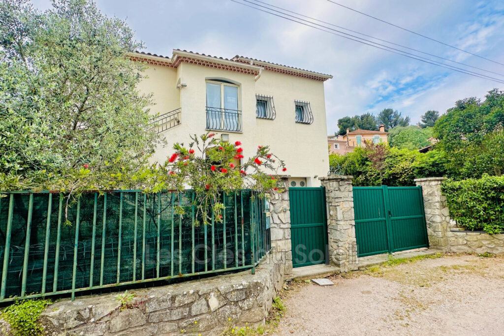 TOULON La Serinette, spacieuse maison de 166 m2 sur beau terra – 7 pièces – 5 chambres – 167.00 m²