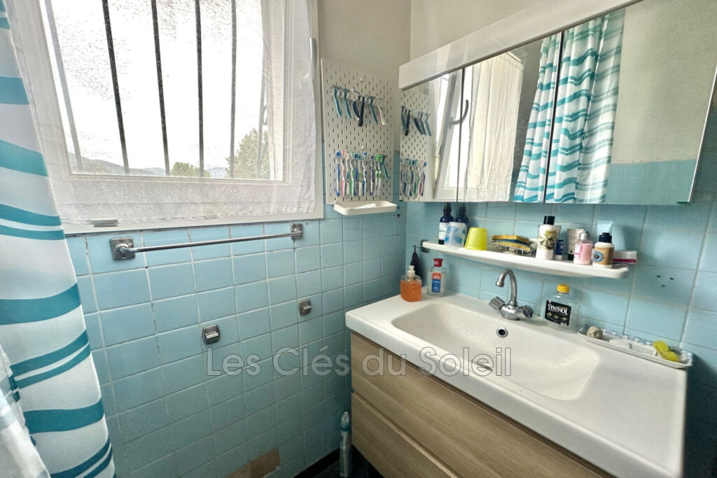 TOULON La Serinette, spacieuse maison de 166 m2 sur beau terra – 7 pièces – 5 chambres – 167.00 m²