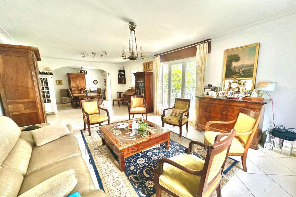 TOULON La Serinette, spacieuse maison de 166 m2 sur beau terra – 7 pièces – 5 chambres – 167.00 m²