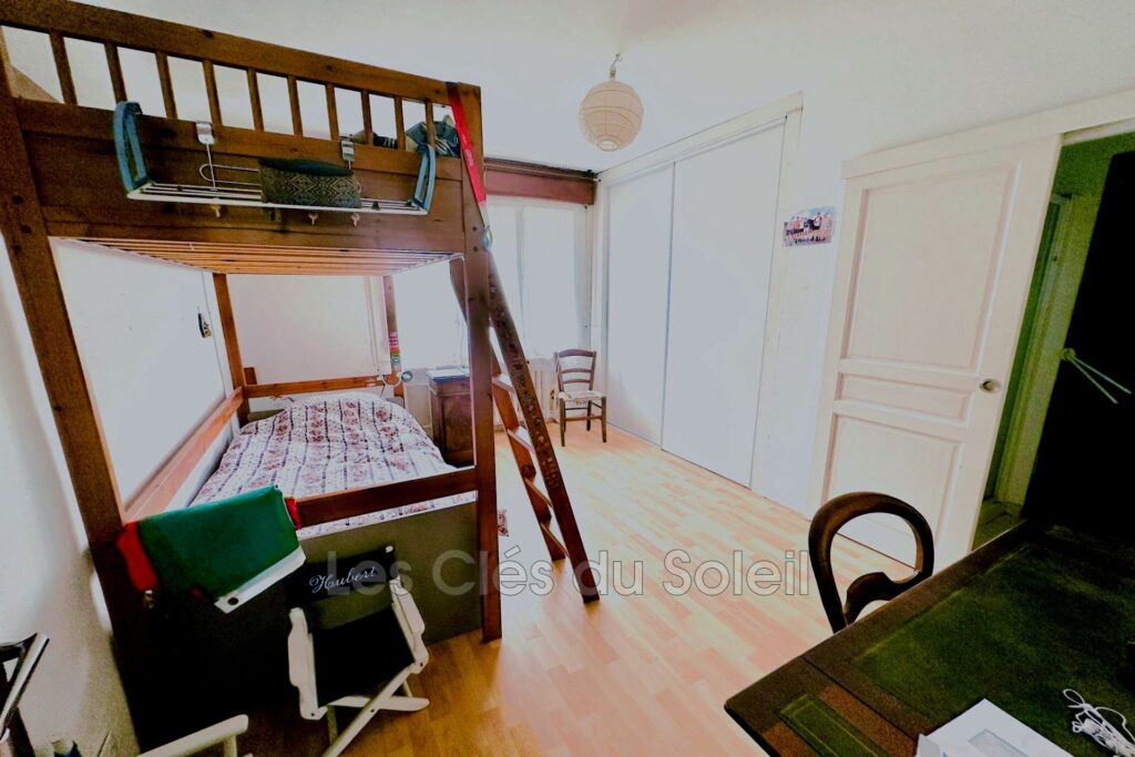 TOULON La Serinette, spacieuse maison de 166 m2 sur beau terra – 7 pièces – 5 chambres – 167.00 m²