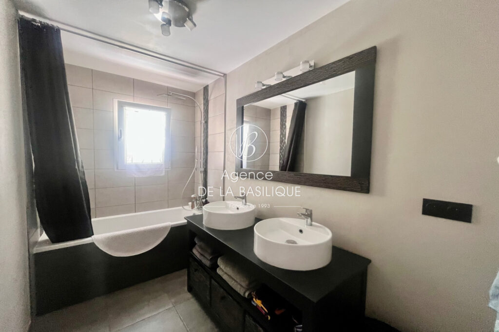 vente maison 5 Pièce(s) – 5 pièces – 3 chambres – 115.00 m²