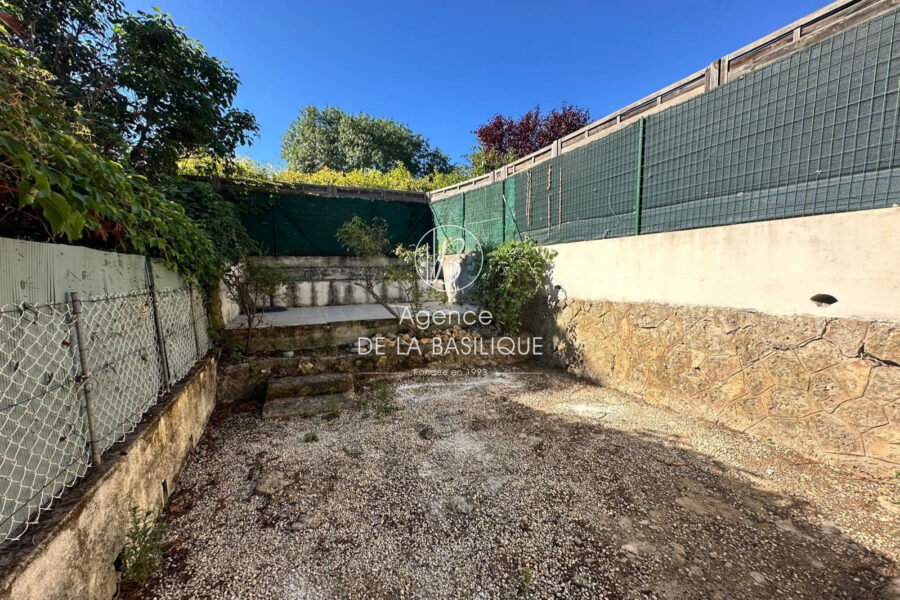 Maison à vendre à Saint-maximin-la-sainte-baume — Vue nature — photo 10