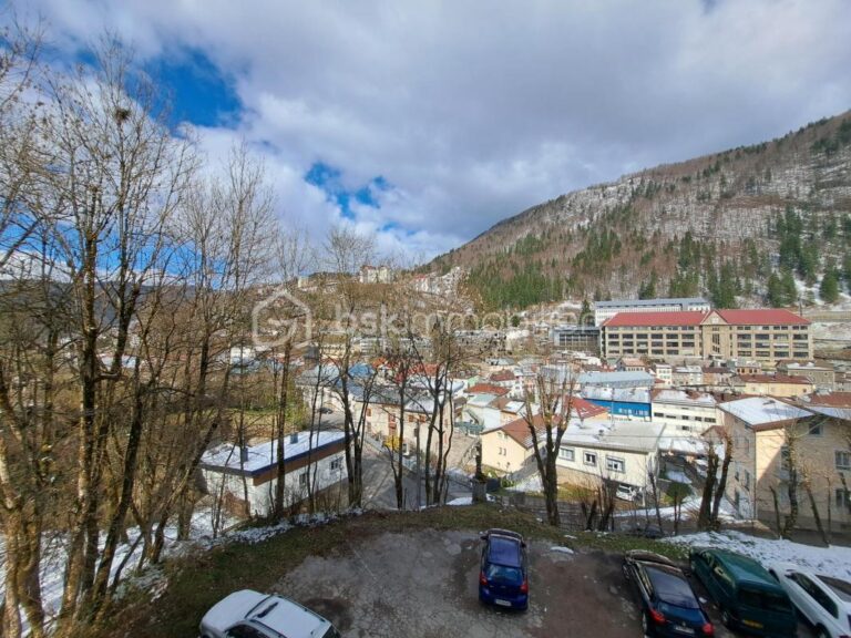 appartement type 4 en parfait état avec balcon, garage et cave. Vue dégagée, proche Suisse – 5 pièces – 2 chambres – 70 m²