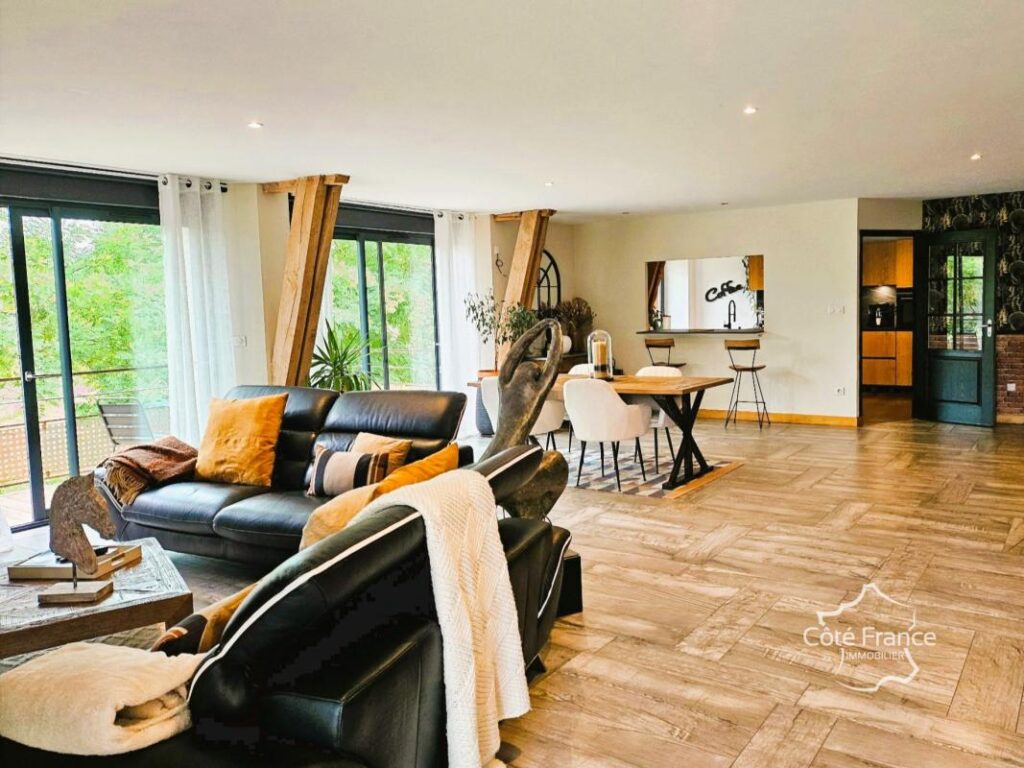 Domaine de prestige: 5 hectares avec maison rénovée, chambre – 12 pièces – 6 chambres – 394 m²
