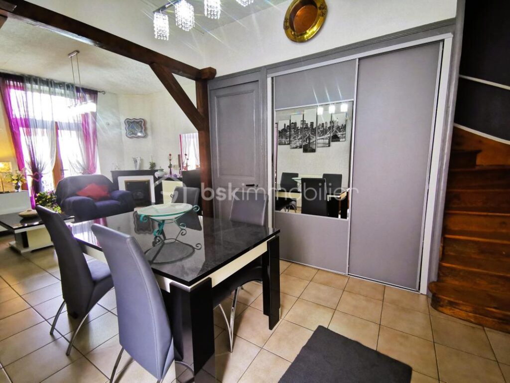 LIVET ET GAVET 38220- Charmante maison familiale de 109m² 3 chambres, bureau, jardin à la vue dégagée – 6 pièces – 3 chambres – 109 m²