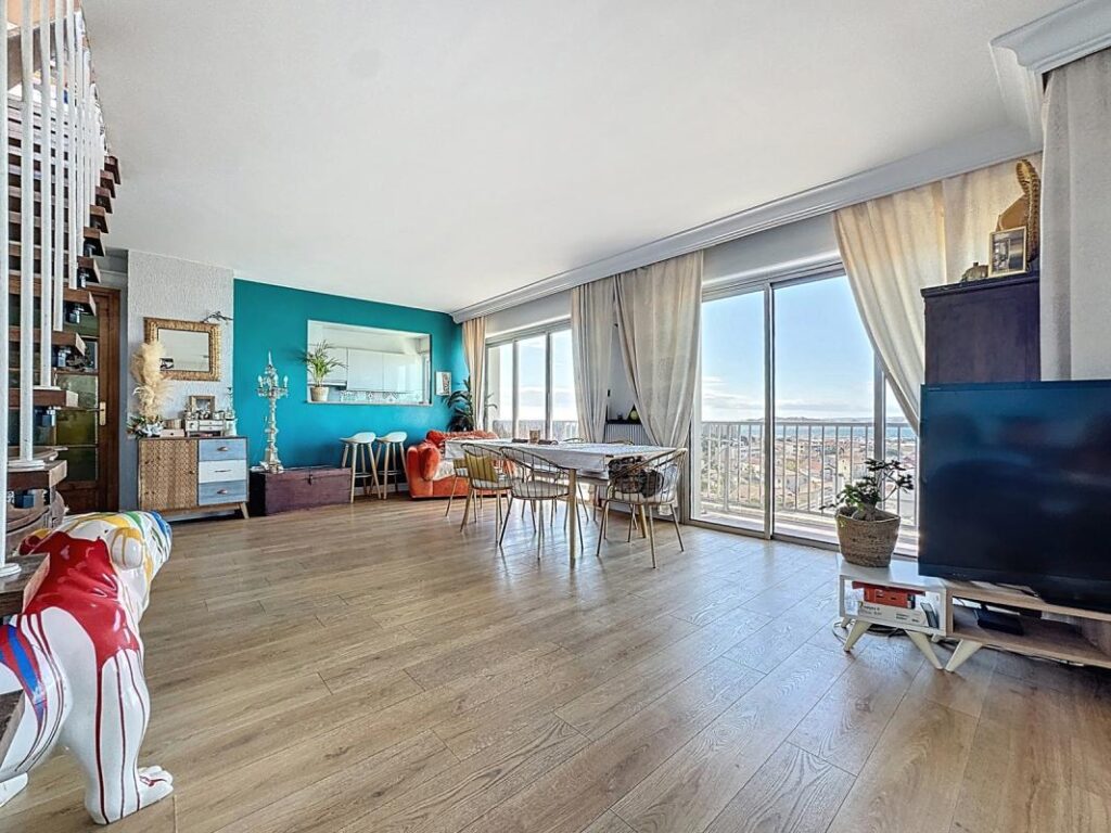 T4/5 Pointe Rouge VUE MER EXCEPTIONNELLE avec GrandeTerrasse – 6 pièces – 3 chambres – 155 m²