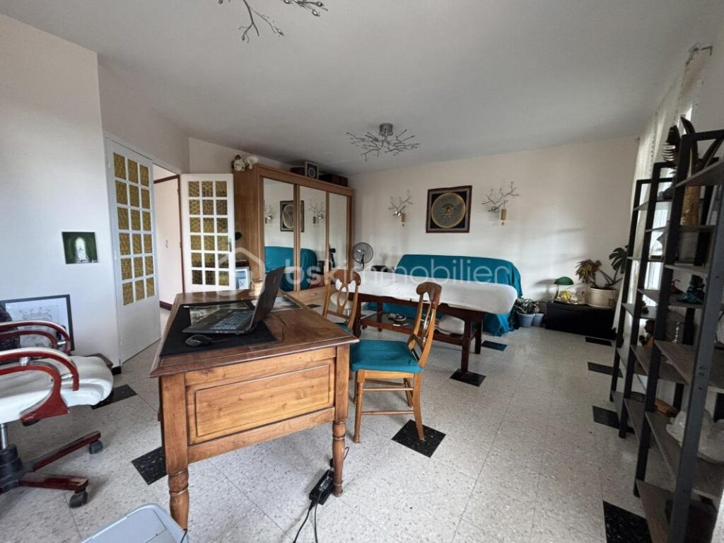 VILLA TRADITIONNELLE – VUE DEGAGEE – 5 pièces – 2 chambres – 160 m²