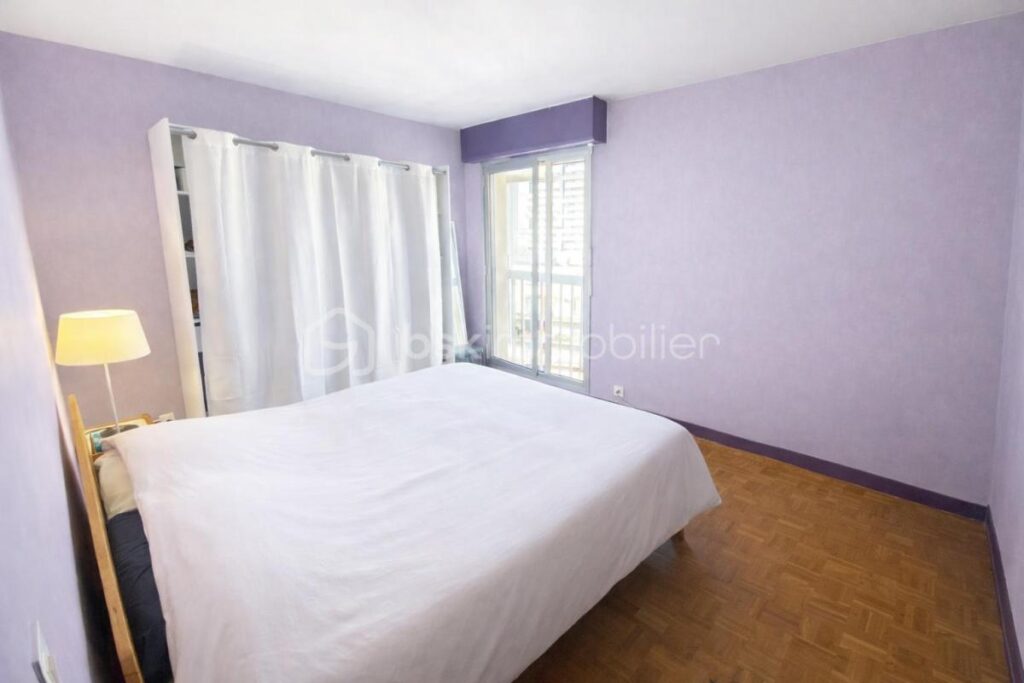 🔥 RARE – 2 PIÈCES 50 m² – SÉJOUR 20 m² – BALCON – VUE SACRÉ-CŒUR – SANS VIS-À-VIS – PARKING + GRANDE CAVE 🔥 – 2 pièces – 1 chambre – 50 m²