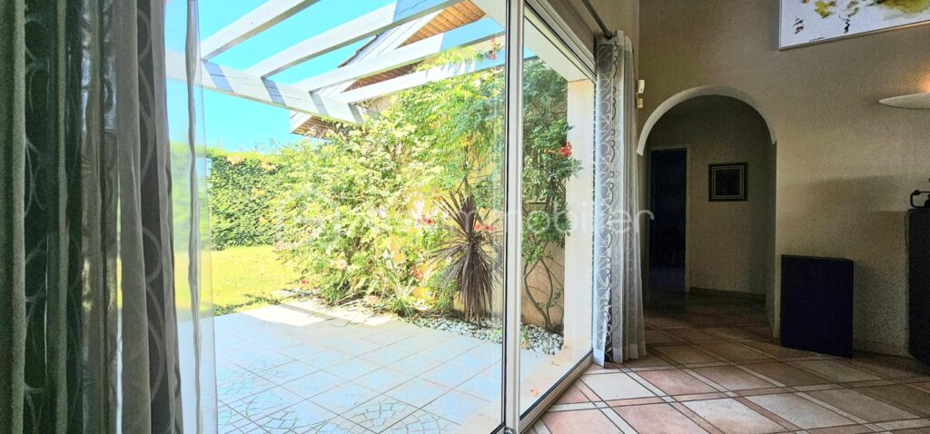 Villa d&rsquo;architecte – 7 pièces – 4 chambres – 181 m²