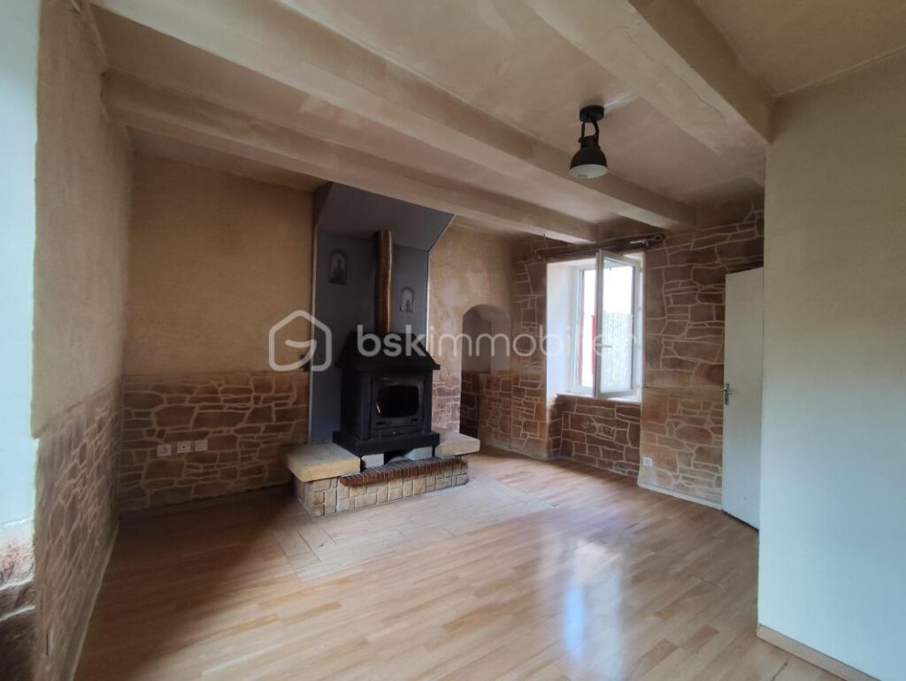 🏡 Maison de village 120 m² – Atypique & pleine de charme – Jardin intimiste 🌿 – 5 pièces – 3 chambres – 120 m²