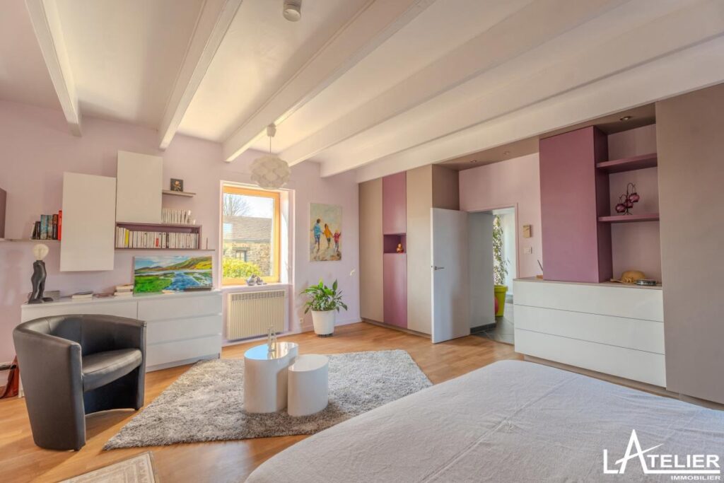 Maison en pierres bon état fort potentiel, atypique – 9 pièces – 5 chambres – 273 m²