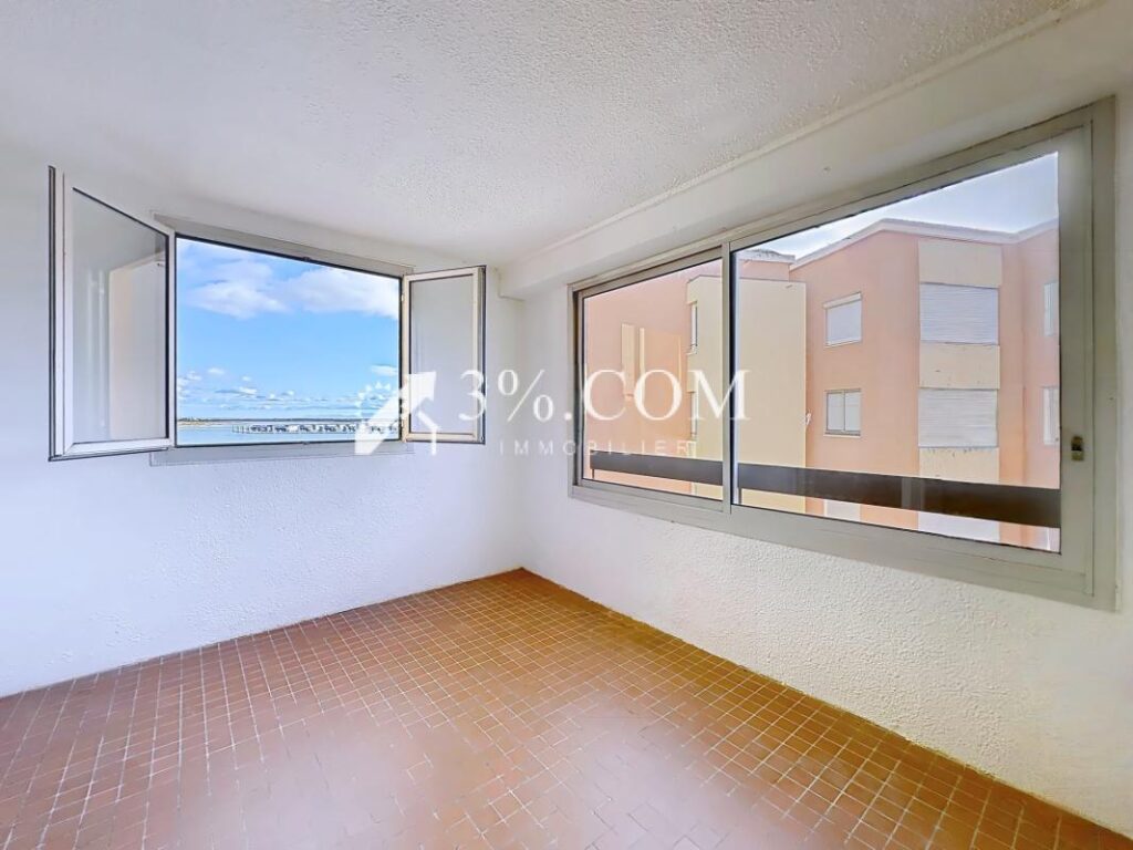 Appartement T2- belle vue sur le Port & les bateaux – parkin – 3 pièces – 1 chambre – 43 m²