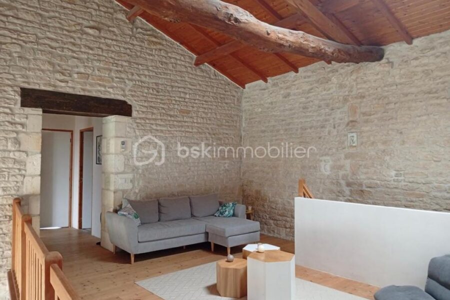 Maison à vendre à Aigre