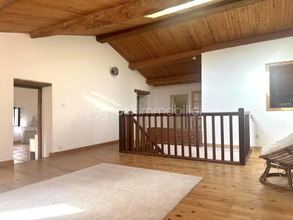 Maison 6 pièces – 215m2 – 6 pièces – 4 chambres – 215 m²