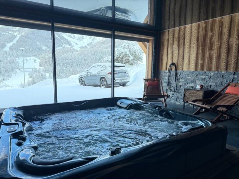 à vendre CHALET DE PRESTIGE — Auron, Station des Alpes-Maritimes 176 m² — 4 chambres — Vue imprenable sur le domaine skiable – 6 pièces – 4 chambres – 176 m²