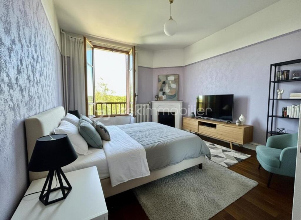 Maison 7 pièces de 170m² à CHARTRETTES (77590) – 7 pièces – 5 chambres – 170 m²