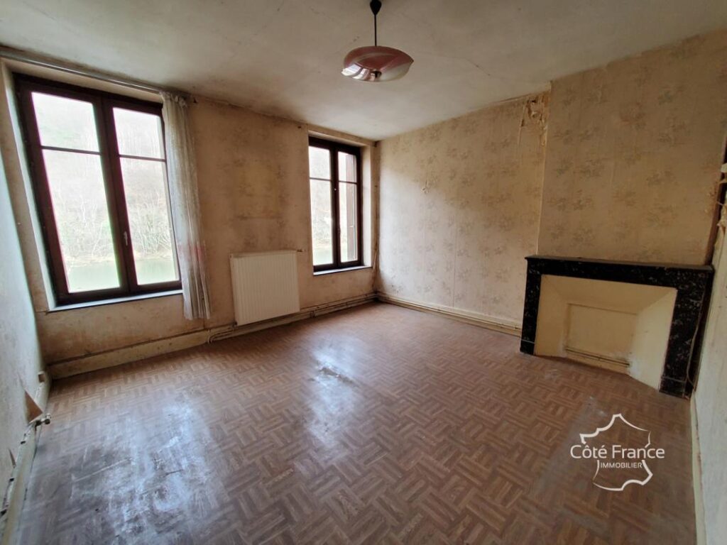 Revin 08. Maison 102 m2. Trois chambres et garage – 4 pièces – 3 chambres – 102 m²